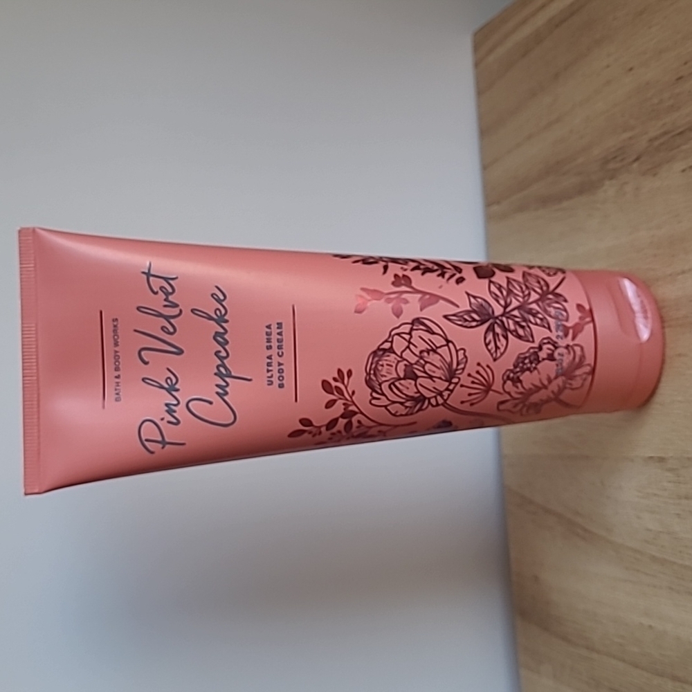 🔶️5 for $30🔶️ Bath & Body Pink Velvet Cupcake Ultra Shea Butter Cream - Picture 1 of 1